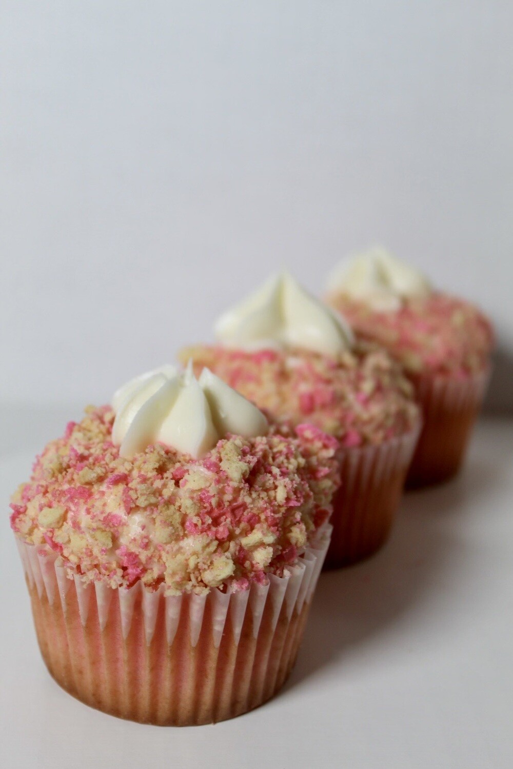 Strawberry Crunch Cupcakes (6-pack)