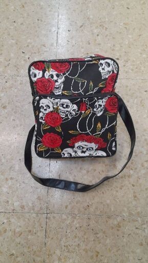 BOLSO ROCK CALAVERAS Y ROSAS