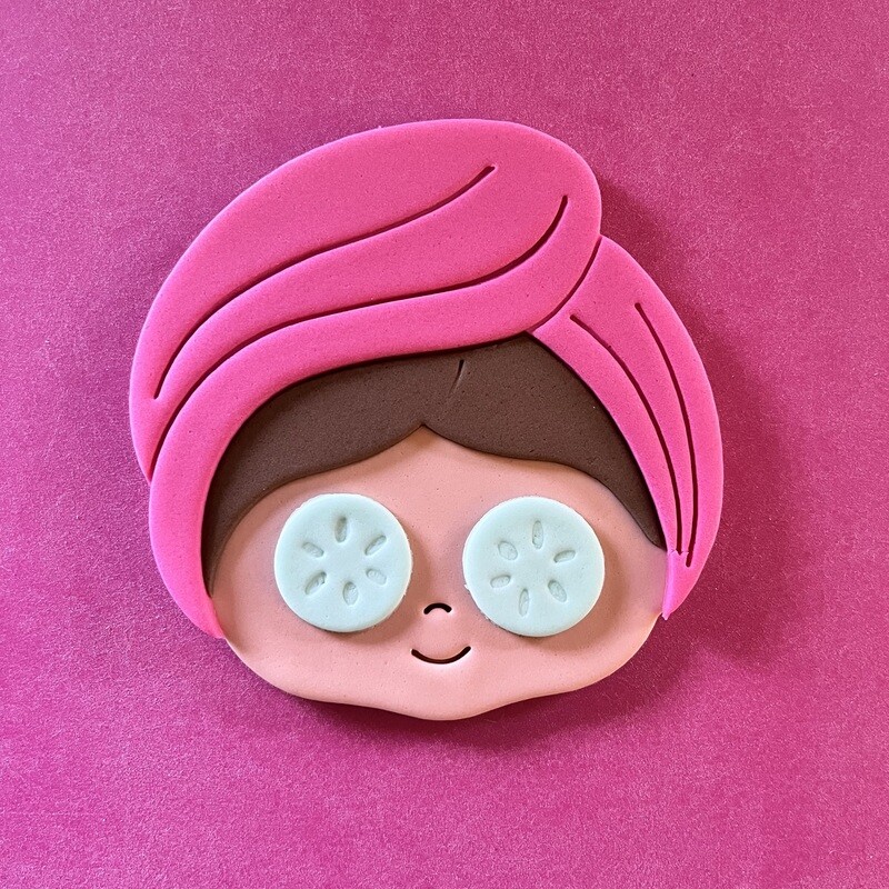 EDiBLe SPa PaMPeR FaCe with CuCuMBeR and ToWeL