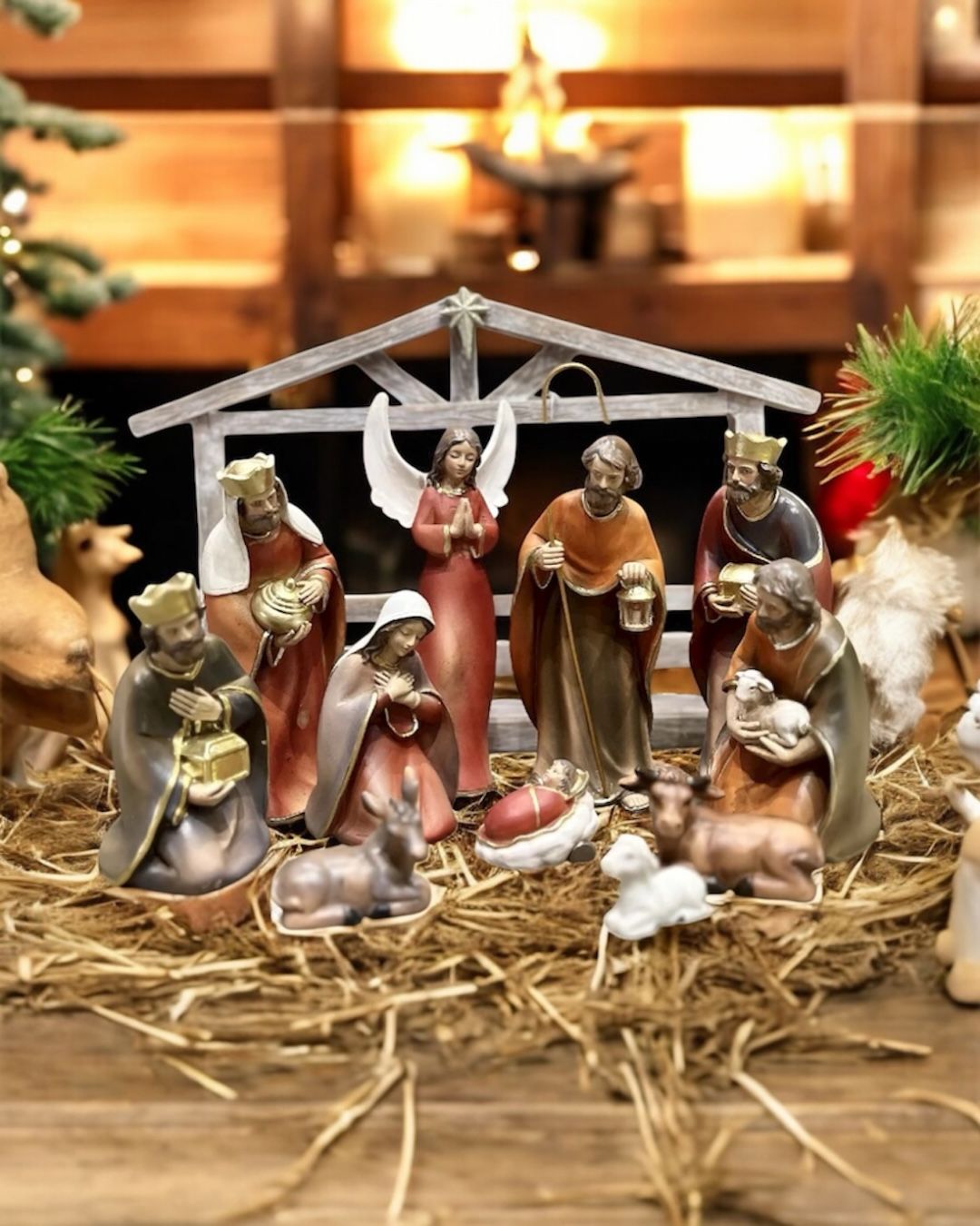 NATIVITY SET AND STABLE COLOURED - 11PCS