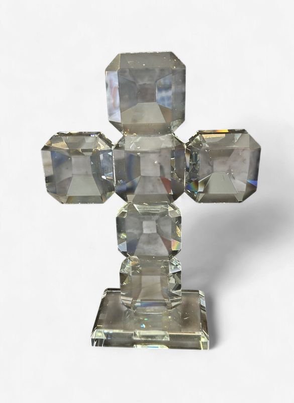 Crystal clear Cross- (17x15 CM) Square Base