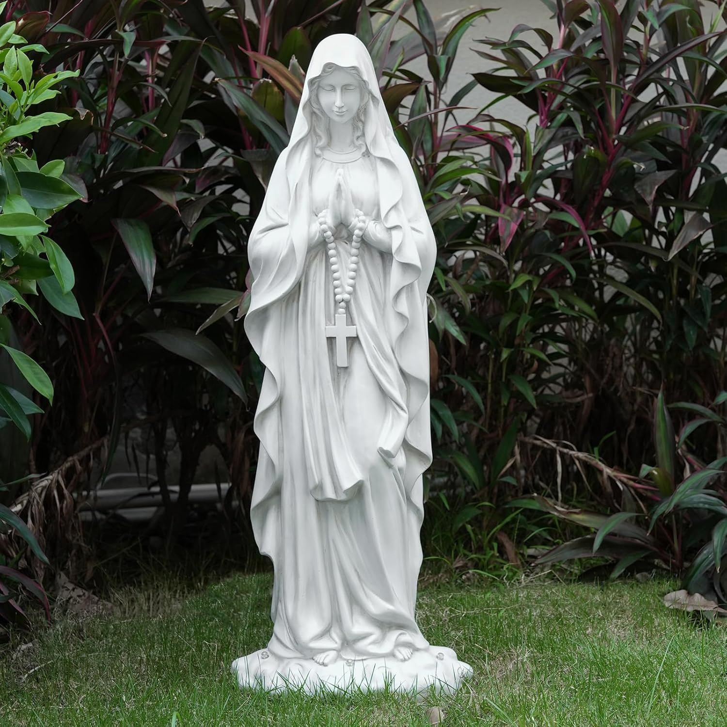 Virgin Mary Praying 31.49 Inch Outdoor Statue