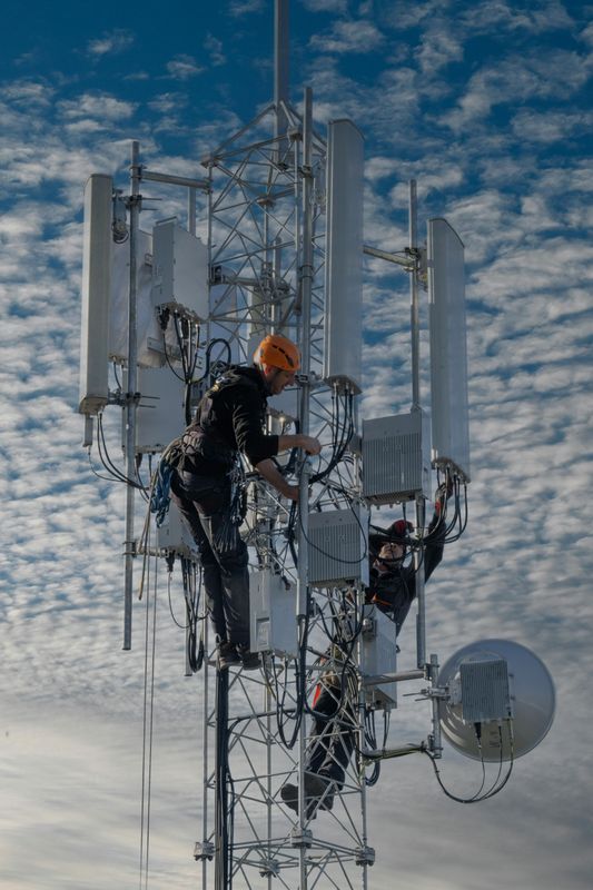 Telecoms workers climbing RF-emitting mast during EUSR Radio Frequency Awareness training in Belfast