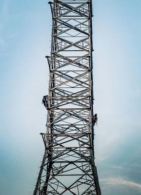 EUSR MATS Basic Tower Climber Refresher Telecoms tower climber completing EUSR MATS tower climber refresher training in Belfast