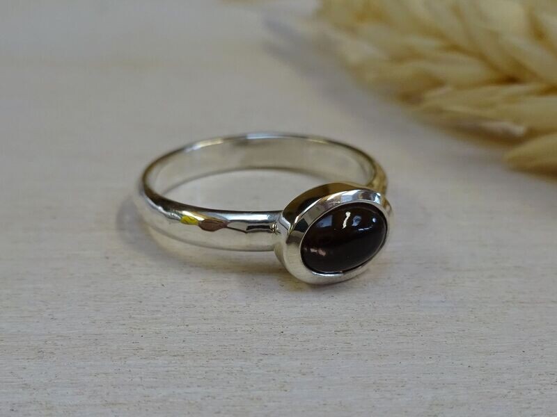 Ring met ovale rooktopaas (2002)