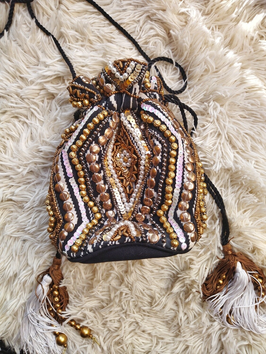 Bolsito bordado con piedras - Made in Ibiza
