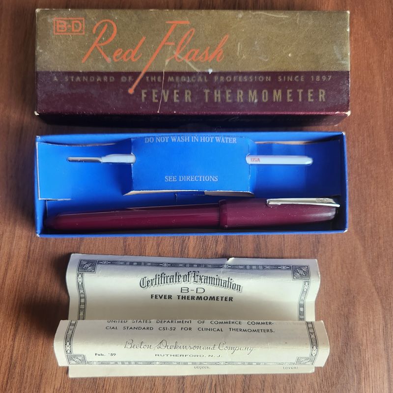 B-D Red Flash Fever Thermometer – Boxed with Red Pen Case & Certificate (c. 1959) B-D Red Flash Fever Thermometer – Boxed with Red Pen Case & Certificate (c. 1959)