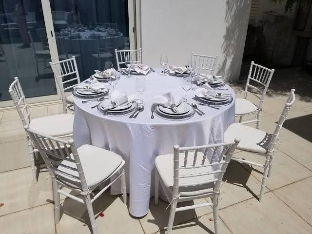 Complete Signature Round Table Setting for 8