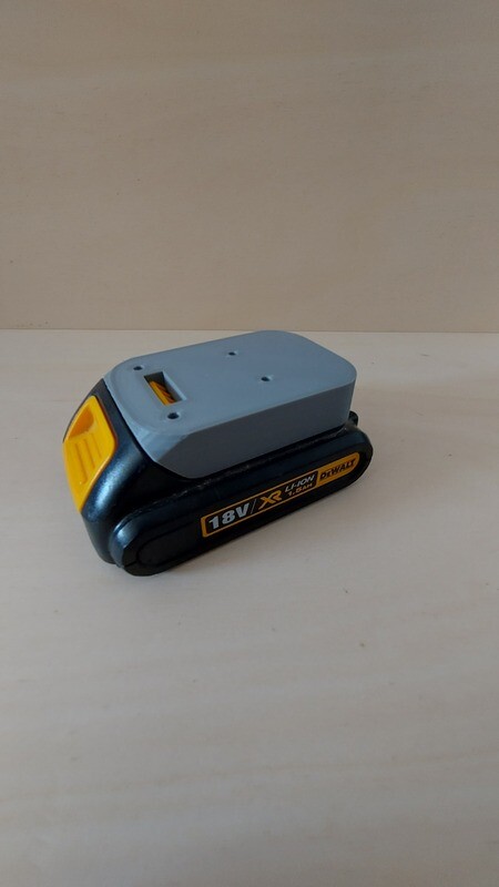 Akku Halterung für Dewalt 18V Akkus