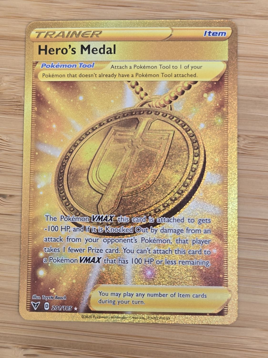 Hero&#39;s Medal - 201/185 - Vivid Voltage - NM