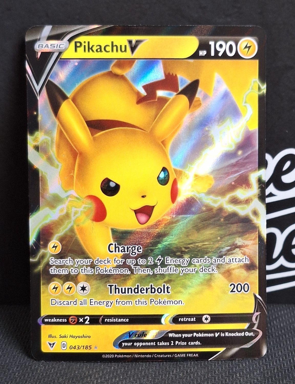 Pikachu V - 043/185 - Vivid Voltage - NM