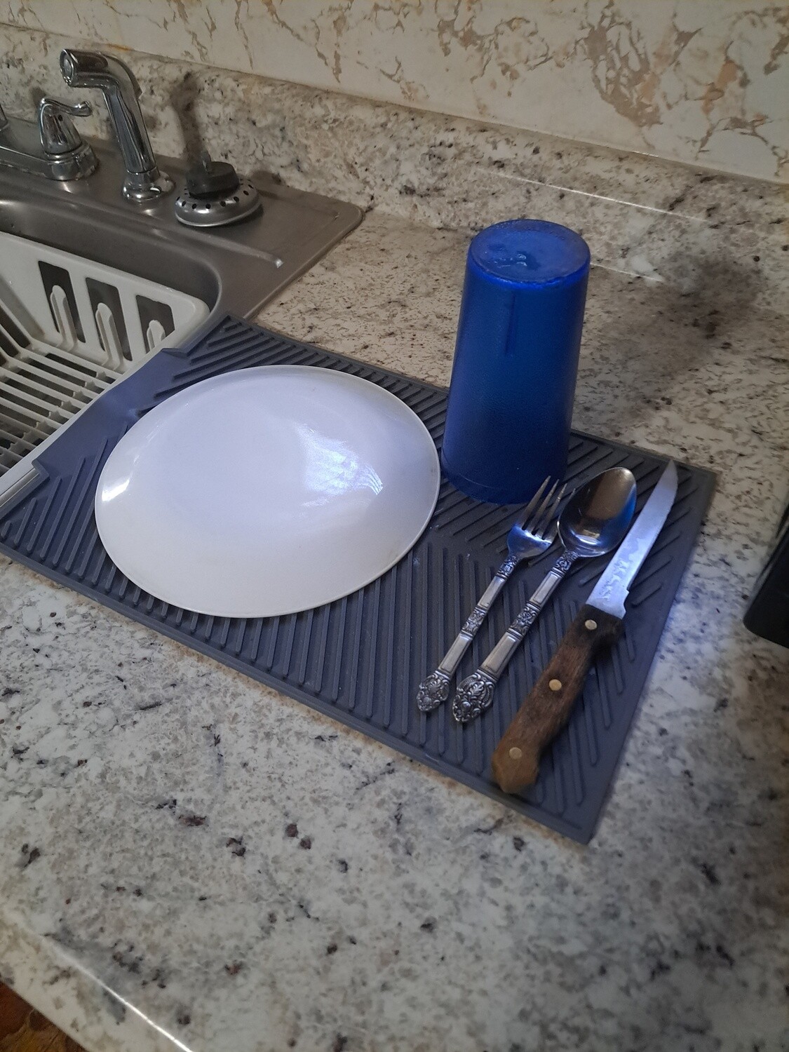 Kitchen Scissors and Dish Drying Mat