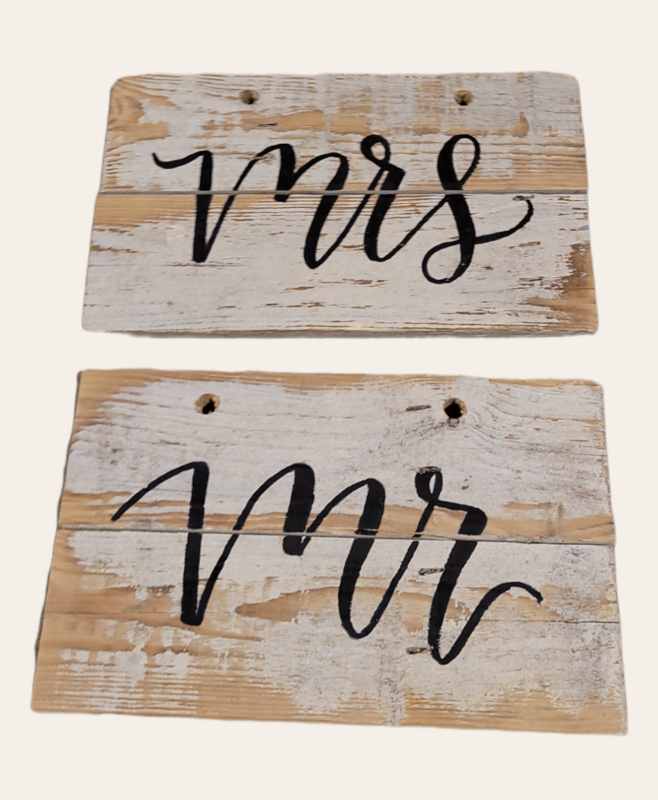 Stoelhangers Mr Mrs zwarte letters