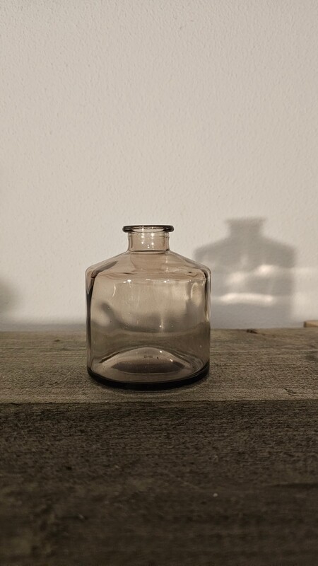 Vaasje donkerbruin glas