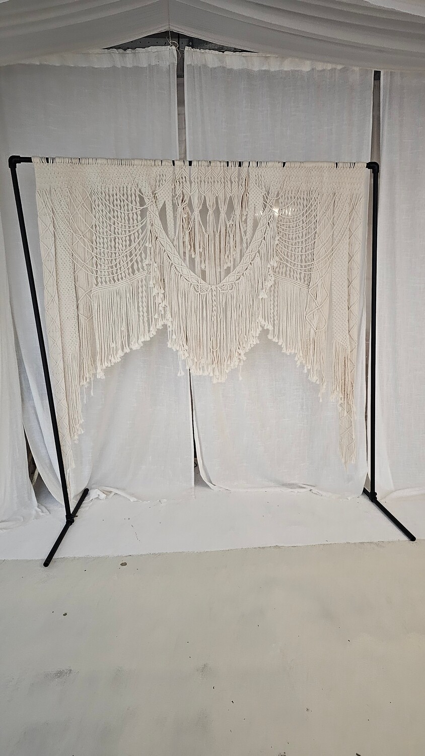 Backdrop macrame