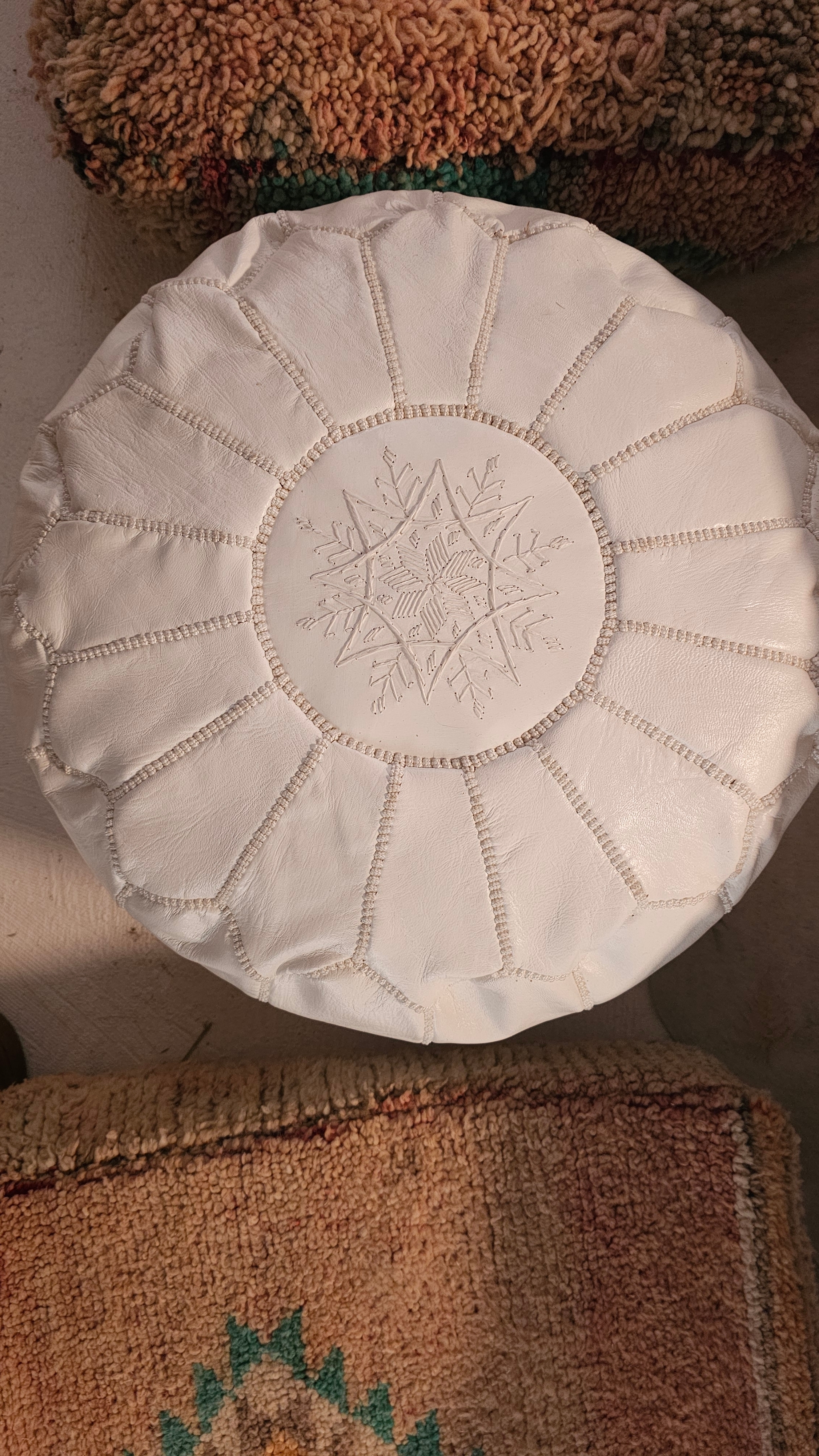 Poef wit leatherlook