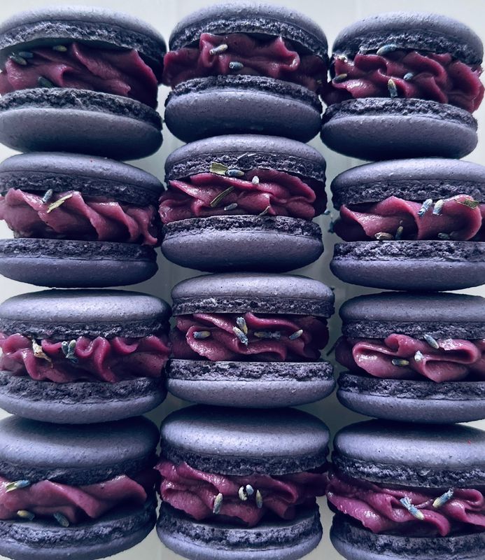 French Macarons (8 pcs)