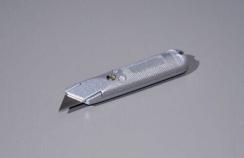 CUTTER “MIDI” SUPERPROFESSIONALE IN ACCIAIO A LAMA TRAPEZOIDALE FISSA – AKIFIX®, Art.: Cutter midi