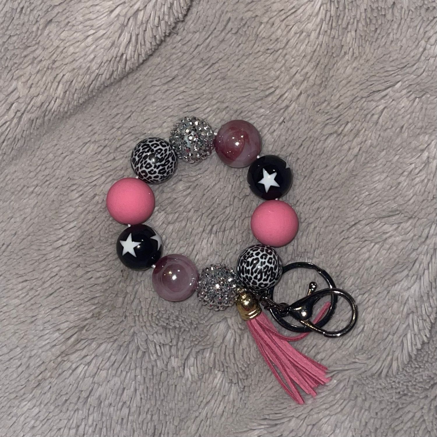 Bracelet With mauve Black-And-White Stars In Cheetah Print With Tassel