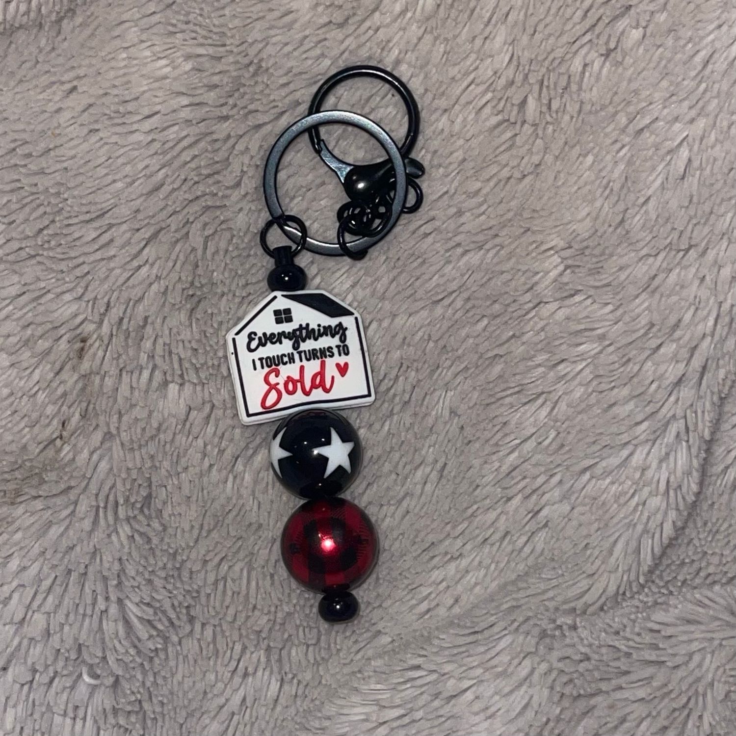 Realtor, Everything I Touch Turns To Sold Black And White Star Red Buffalo Plaid Bar Beat It Keychain