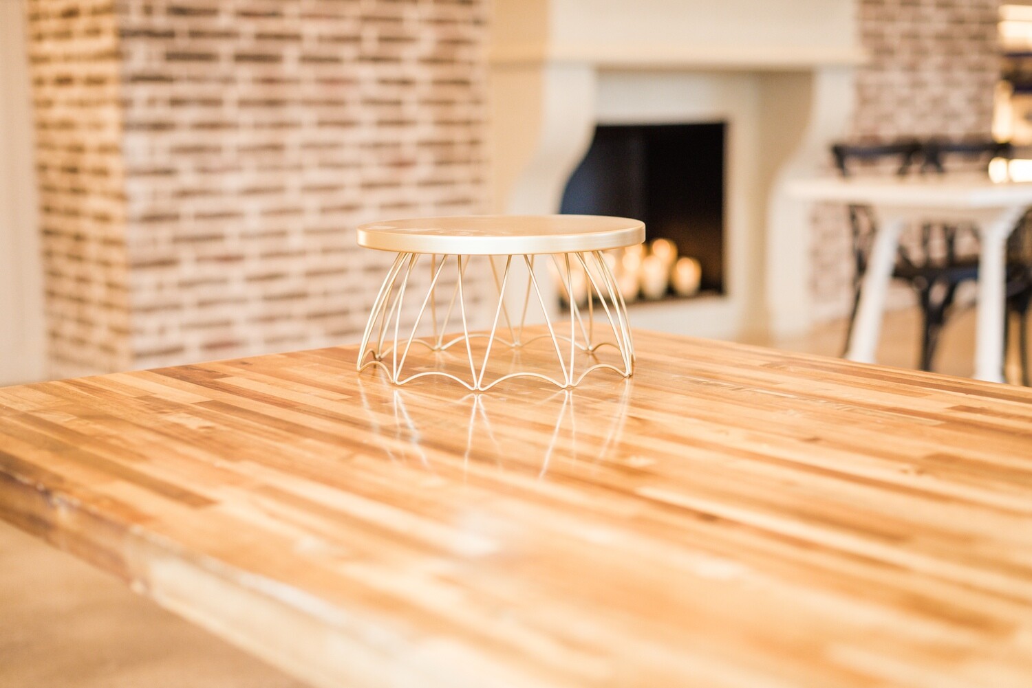 Elevated Wire Cake Stand