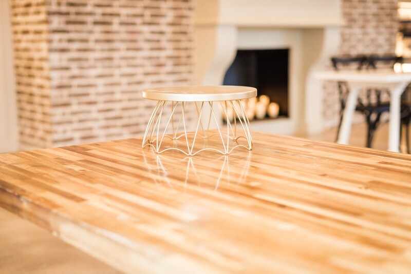 Elevated Wire Cake Stand