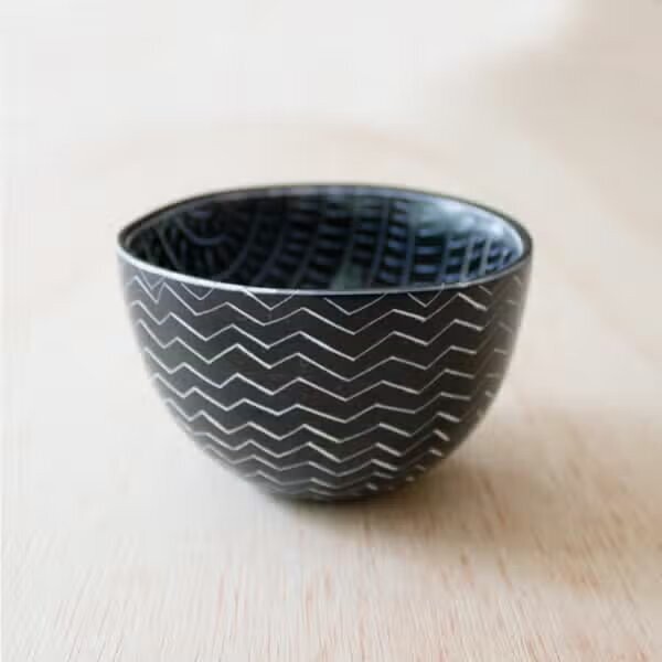 soap stone 2- pattern trinket bowl ~black