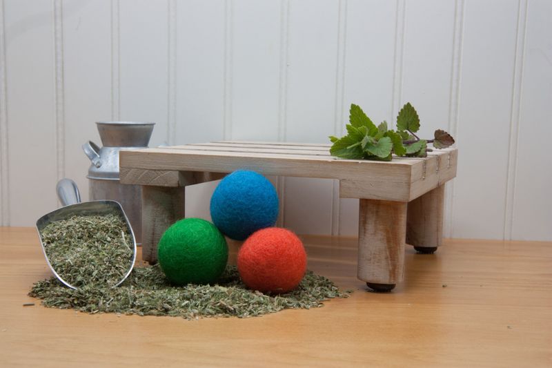 Dr Pussums Felted Wool Balls in Catnip 3pk