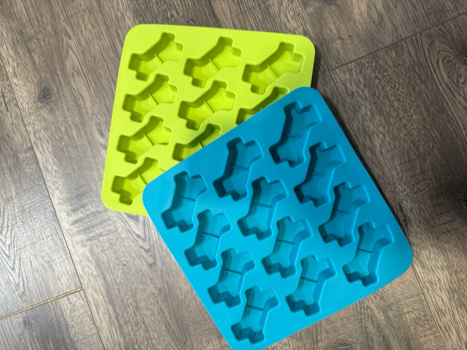 Messy Mutts Treat Making Mold