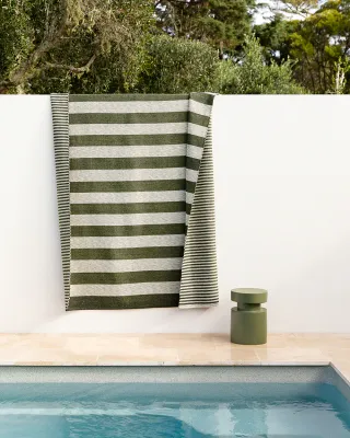 OUTDOOR RUG