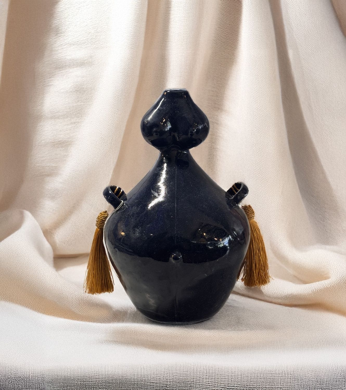 EMBODY VASE