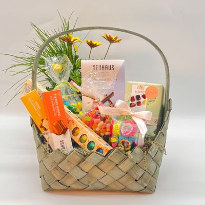 Deluxe Rainbow Basket
