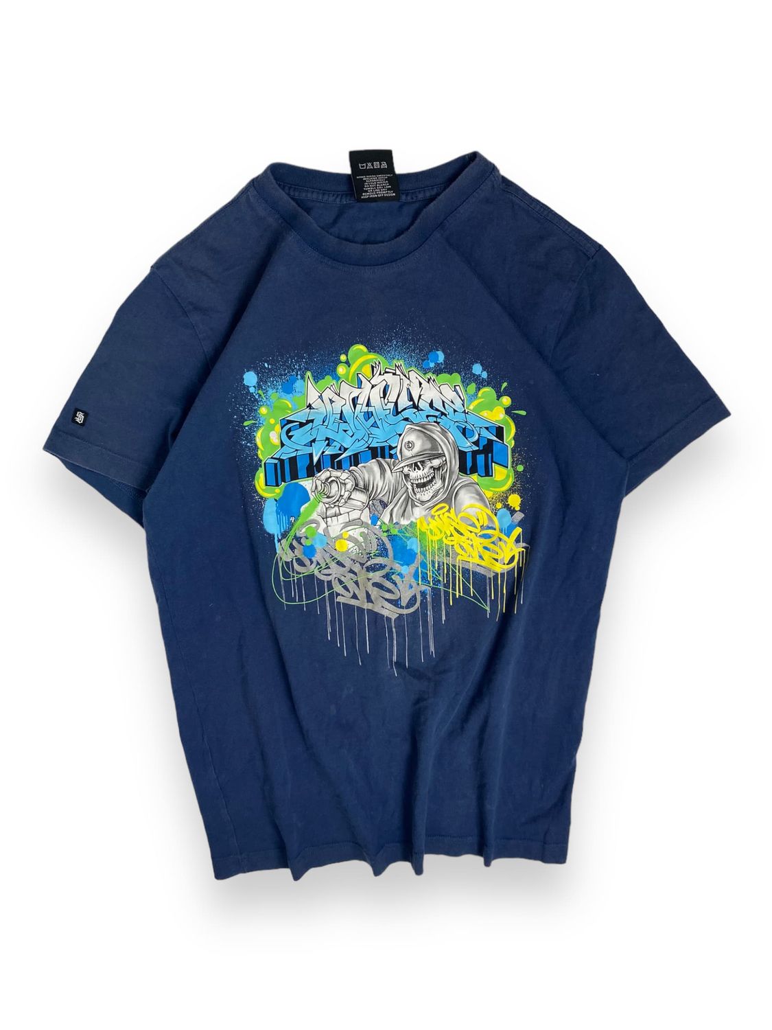 T-shirt z nadrukiem &quot;Grafiti&quot; (M)