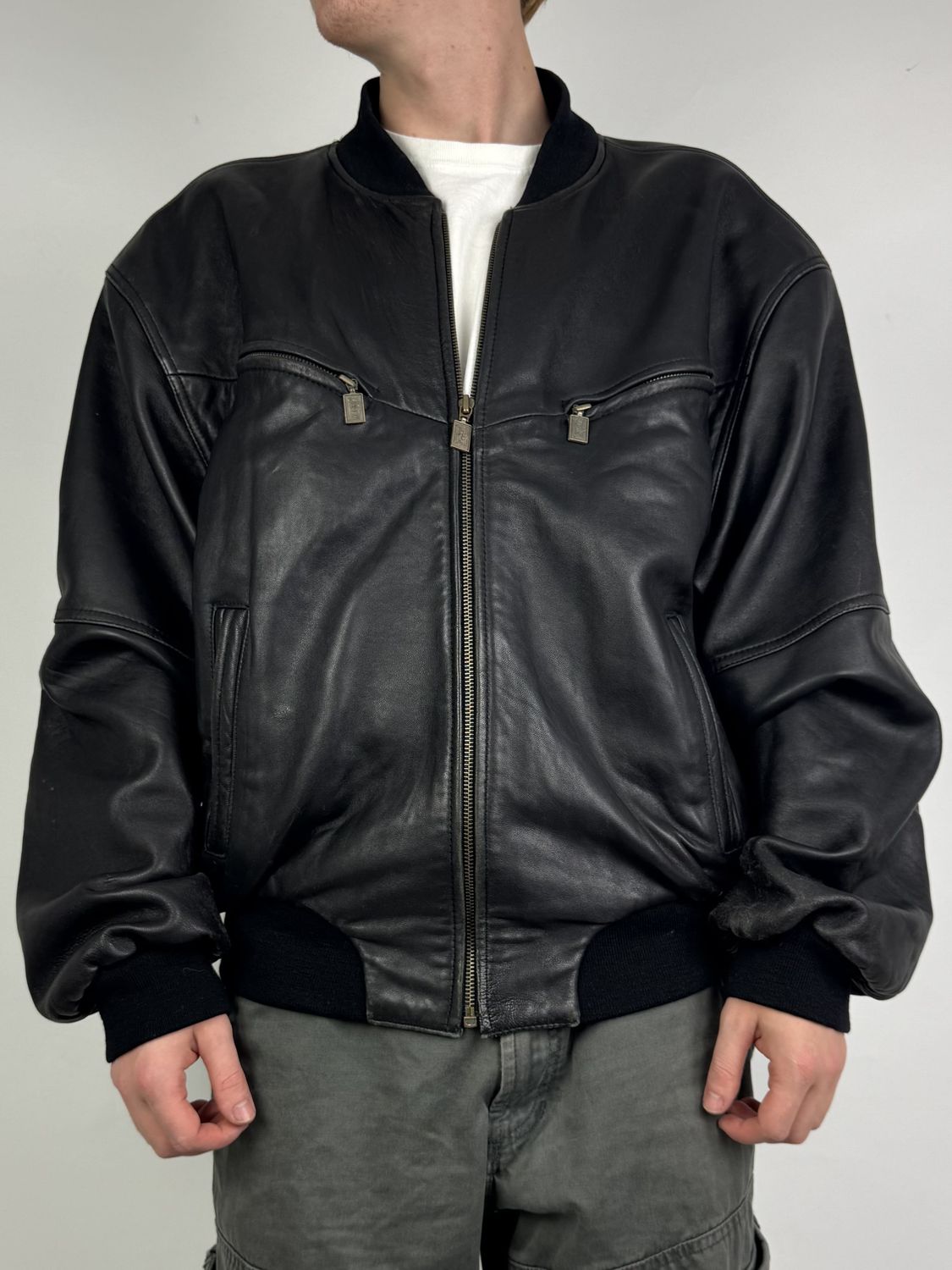 Kurtka Skórzana (Damskie M)