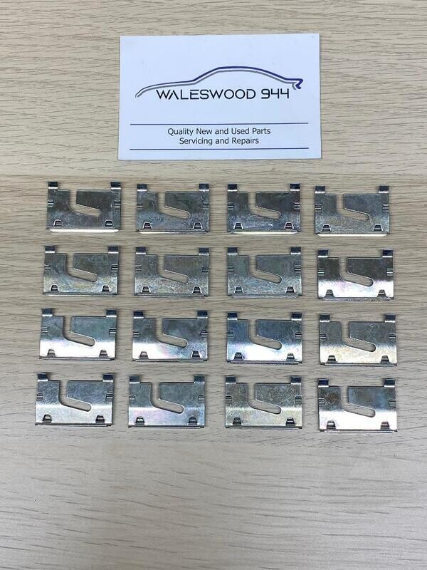 New Porsche 944 924 Windscreen Trim Clips x 16