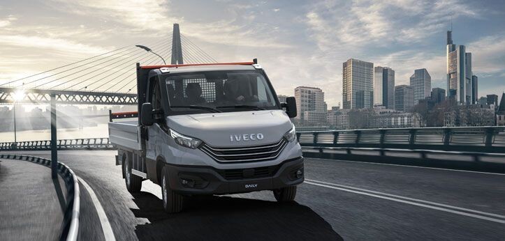 Camion à plateforme léger