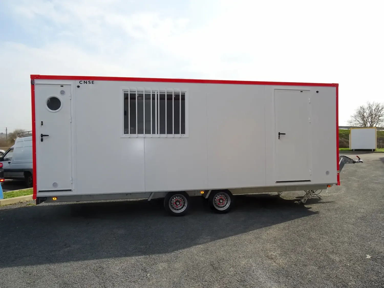 Base de vie tractable mobile blanche 10 personnes