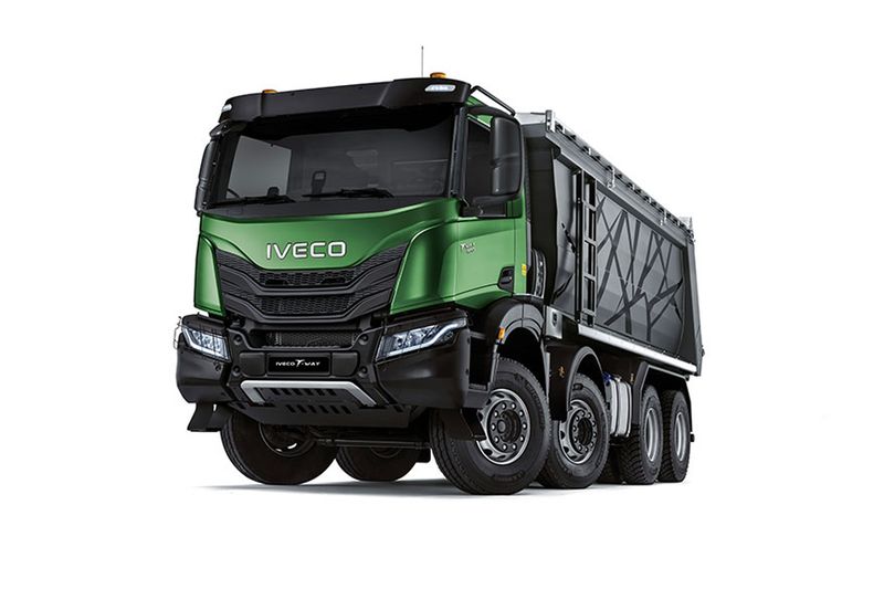 Camion à benne pour transport et déchargement de pierres et matériaux lourds