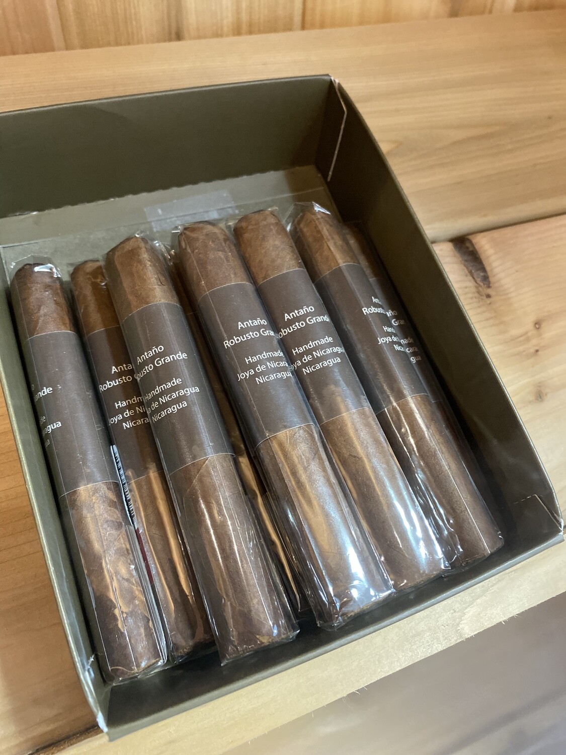 Antano  Robusto Grande