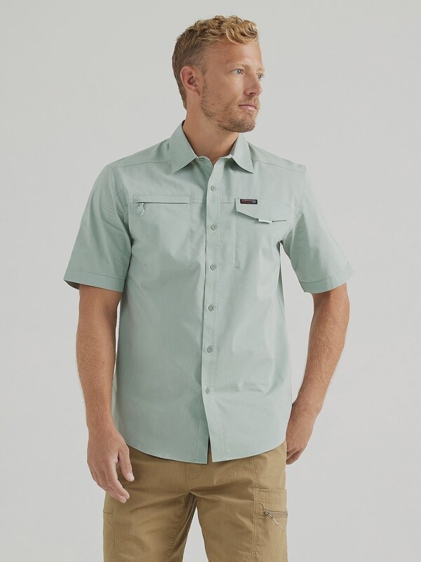 WRANGLER MEN'S ATG ASYMMETRICAL ZIP POCKET SHIRT - GREEN BAY