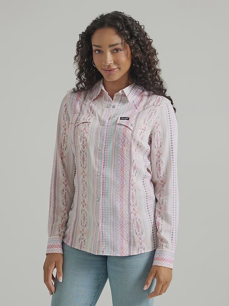 WOMEN&#39;S WRANGLER RETRO® LONG SLEEVE SOUTHWESTERN PRINT WESTERN SNAP RAYON SHIRT IN PINK GEO