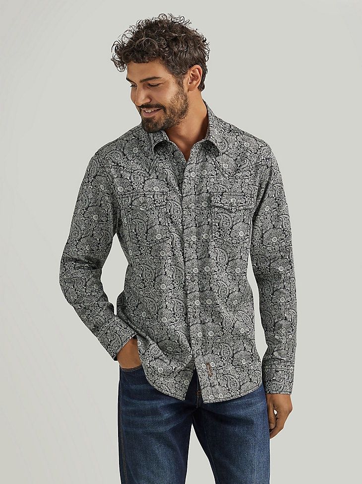 MEN&#39;S WRANGLER® RETRO® PREMIUM LONG SLEEVE WESTERN SNAP PRINTED SHIRT IN PAISLEY NAVY