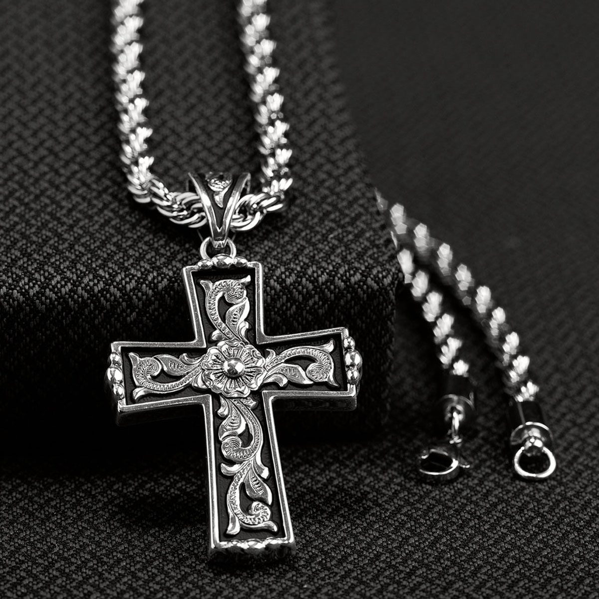 Twister Heavy Cross Necklace