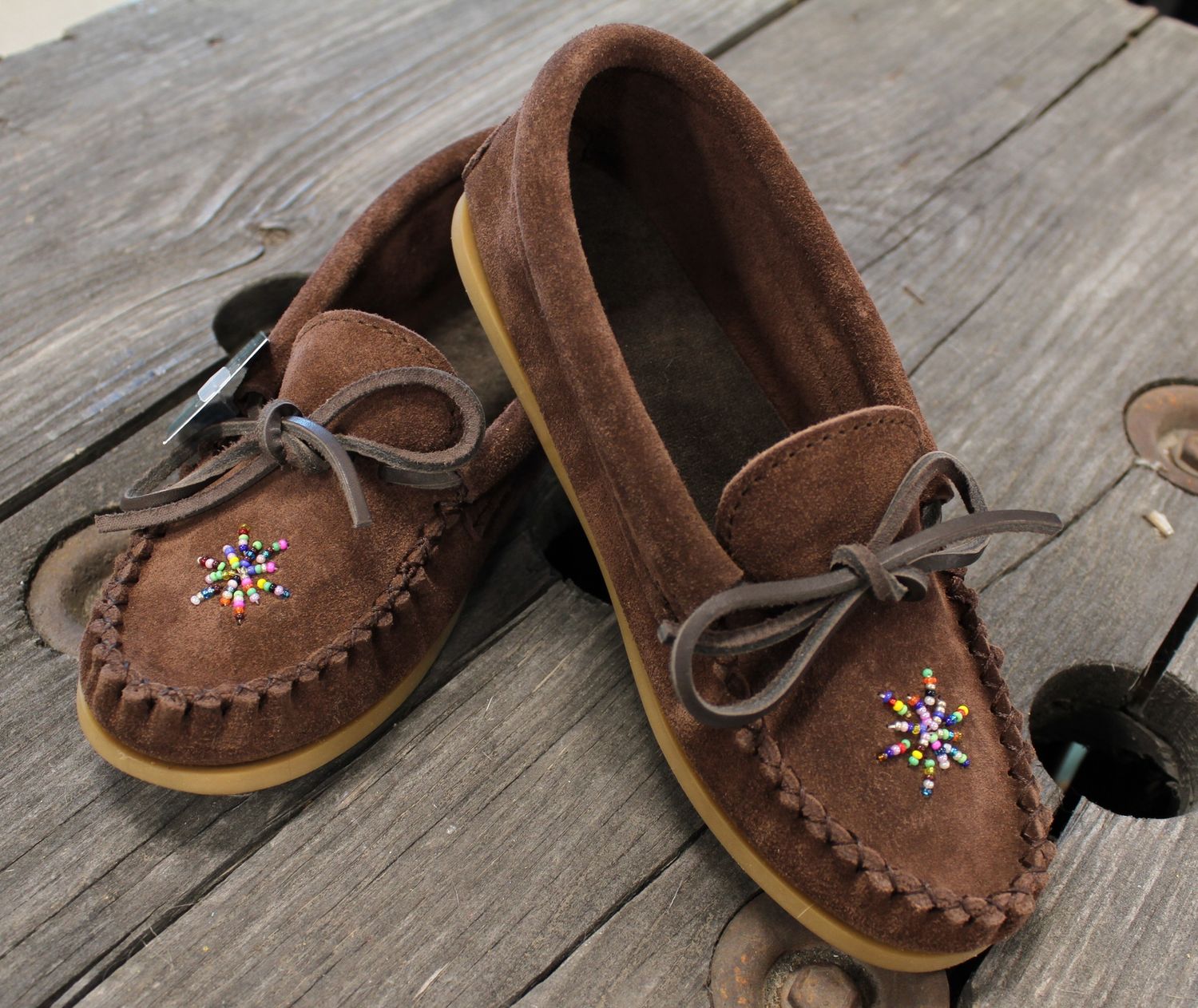 Laurentian Chief Ladies Moccasins, beaded, crepex natural sole- Chocolate