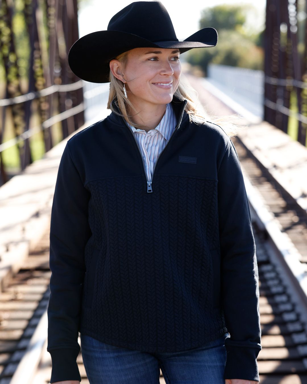 CINCH WOMENS 1/4 ZIP PULLOVER- BLACK