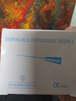 Disposable luer lock needles
