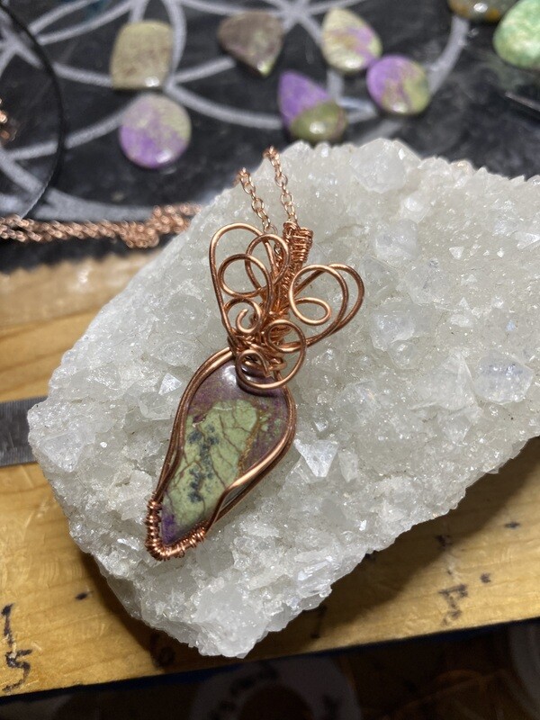 Atlantasite teardrop in bright copper