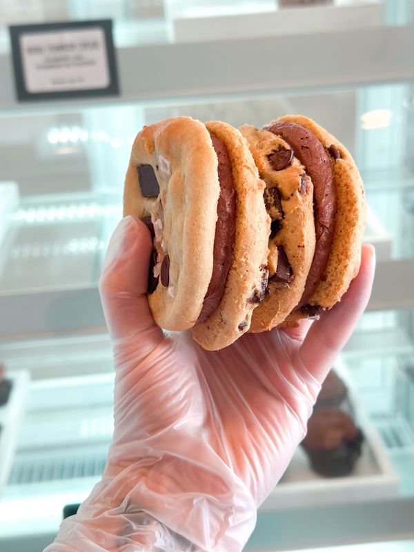 | Cookie Sammie (Frozen)