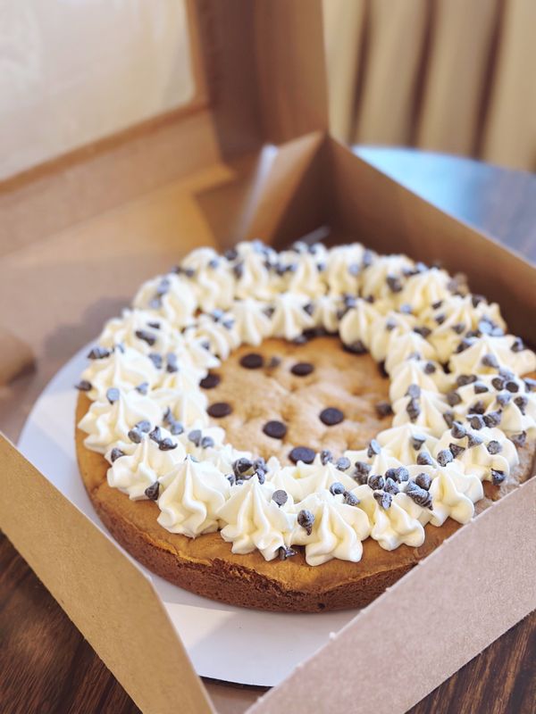 Holiday Chocolate Chip Cookie Cake (vegan)