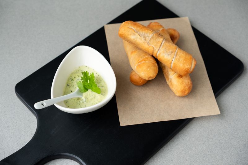 Racion de tequeños Jumbo 4 Unid ( 4 cheese sticks Cheese) Racion de tequeños Jumbo 4 Unid ( 4 cheese sticks Cheese)